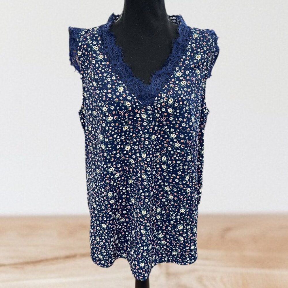Navy Floral Lace Trim Tank – Feminine & Breezy 🌸